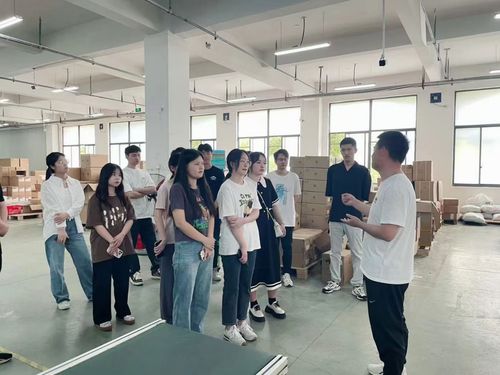 專業實踐授經驗，學以致用促發展 經濟管理學院電子商務專業學生赴企業參觀見習，深化技術服務認知